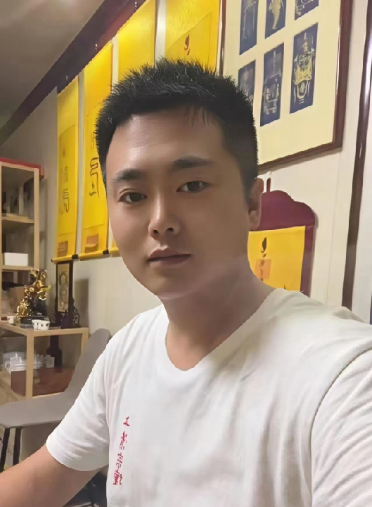 李铭潇
