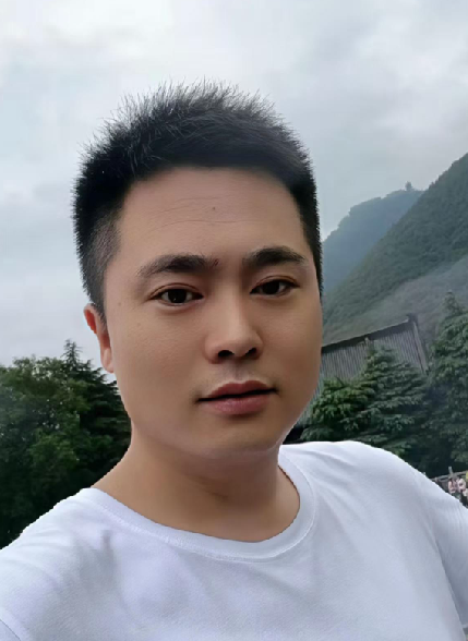 李铭潇