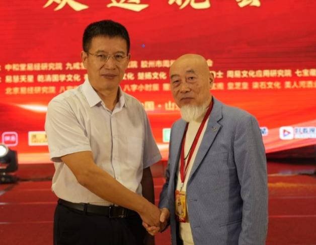 肖才洪与文旅局领导 肖才洪与文旅局领导